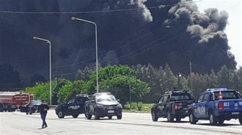 El Enorme Incendio En Una Fábrica De Solventes Y Plásticos Dejó Como