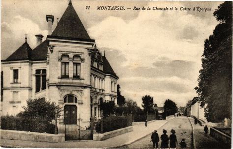 Cpa Montargis Rue De La Chauss E Et La Caisse D Epargne