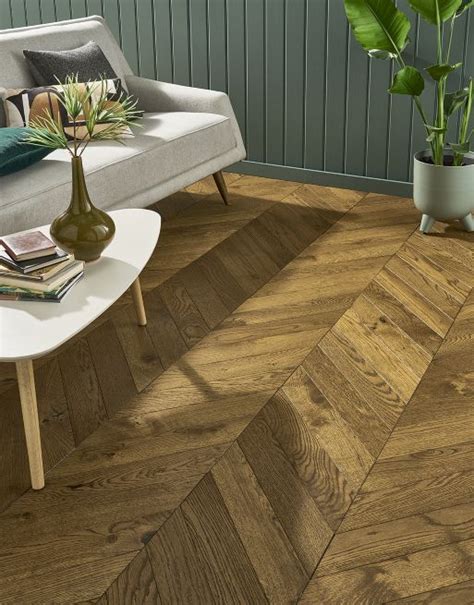 Cambridge Chevron Golden Smoked Oak Brushed Lacquered Engineered Wood