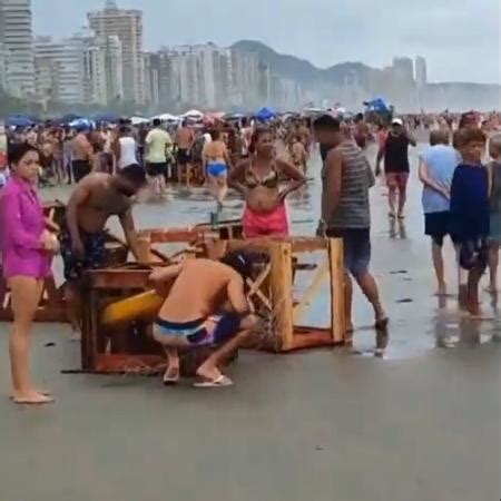 Mau tempo vira balsa e queima de fogos de Praia Grande SP é cancelada