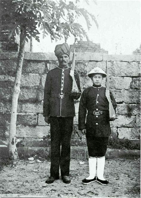 Hong Kong police in the 1880s. 🌏👮🚓 | Human photography, Hong kong night, Ww1 pictures