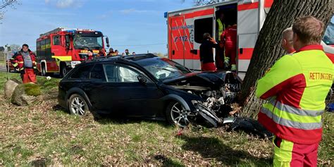 Zwei Schwerverletzte Bei Unfall Nahe Bollewick Wir Sind M Ritzerwir