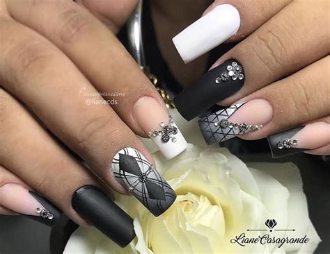 Unhas geométricas decoradas Modelos de nail art que VÃO BOMBAR