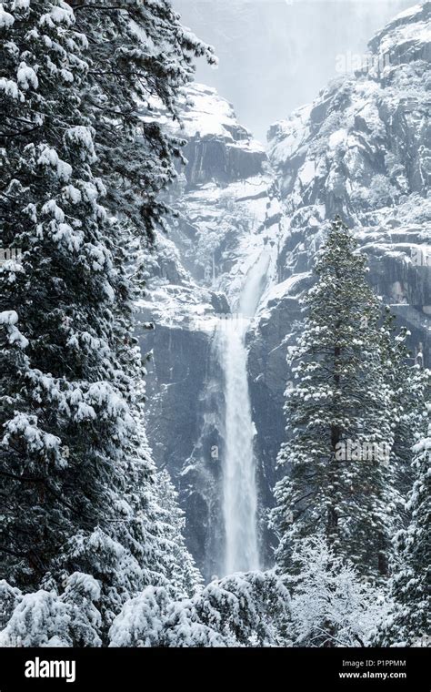 Yosemite valley snow hi-res stock photography and images - Alamy