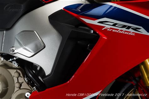 Honda CBR1000RR 2017 japonská vysokoškolačka Motorkáři cz