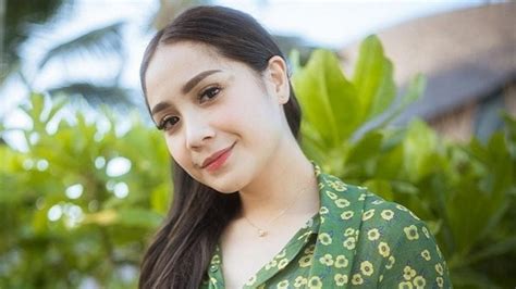 Profil Nagita Slavina Salah Satu Artis Indonesia Pemilik Black Card