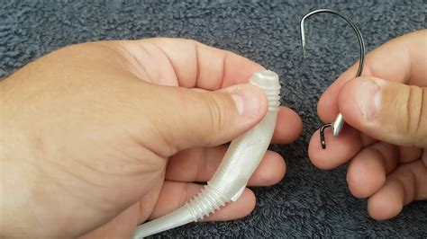 How To Rig A Soft Plastic Weedless Youtube