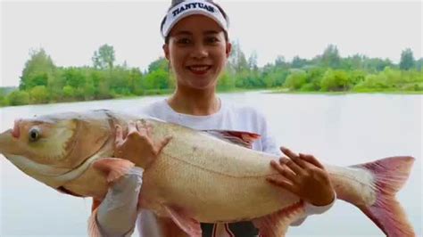 【鄧剛釣魚】馬家堰裡的超米級巨物鰱鳙，冬釣狂拔巨鰱，上五條魚就有了100多斤！ Youtube