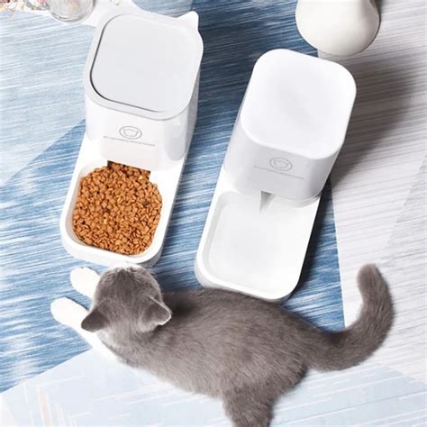 Tr S Pratiques Distributeurs D Eau Et De Croquettes Pour Chat