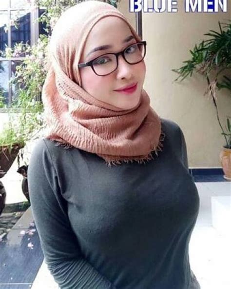 Gambar Mungkin Berisi 1 Orang Berdiri Dan Lensa Kaca Mata Beautiful