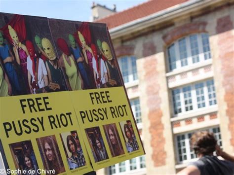 Retour En Images Sur La Manifestation De Soutien Aux Pussy Riot Elle