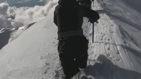 Hari Budha Magar Pendaki Tanpa Kedua Kaki Capai Puncak Gunung Everest