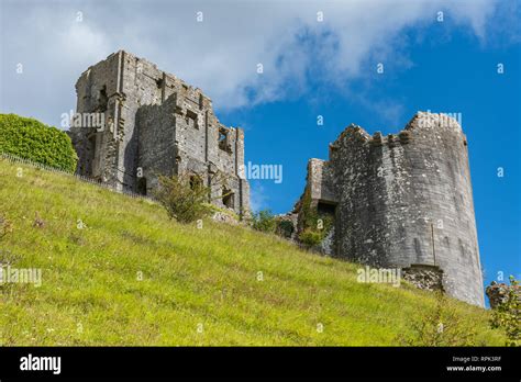 The ruins of Corfe Castle, Dorset, England, United Kingdom Stock Photo ...