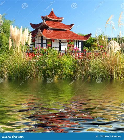 Chinese House in the Garden Stock Photo - Image of ancient, lake: 177926346