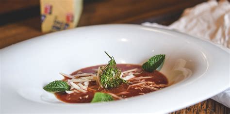 Rote Linsensuppe mit Le Gruyère AOP Schweizer Käse