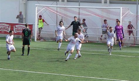 Victoria apoteósica del C D Utrera 4 2 ante el Córdoba B con remontada