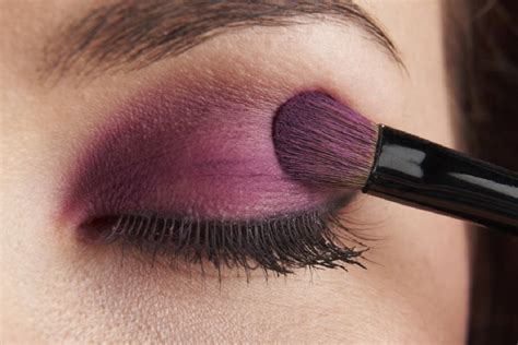 Rekomendasi Eyeshadow Palette Warna Burgundy Yang Lagi Tren Bukareview