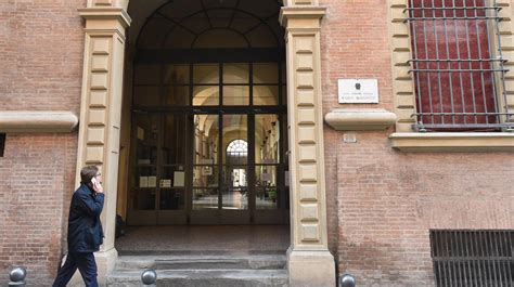 Liceo Minghetti Bologna Il Preside Della Scuola Dice No Ai Doppi Turni