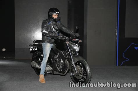 Xe naked bike siêu rẻ Yamaha FZ chính thức trình làng