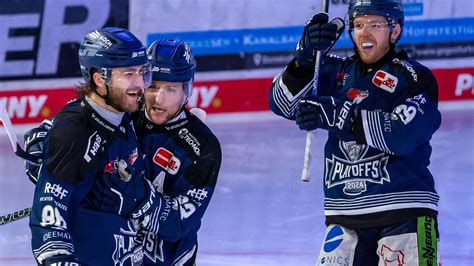 DEL Playoffs Straubing wehrt ersten Matchball gegen Eisbären Berlin ab