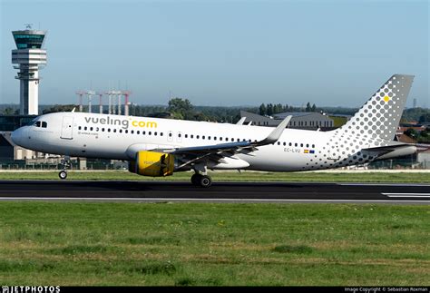 EC LVU Airbus A320 214 Vueling Sebastian Roxman JetPhotos