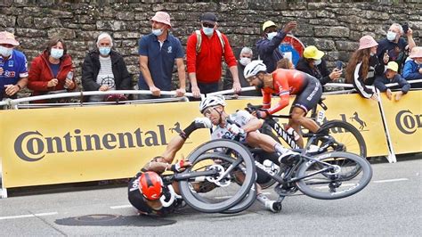 Tour De France N Chstes Sturz Festival Top Favoriten Nach Etappe