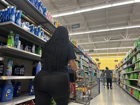 HUGE JUICY Latina BBL Spandex Leggings Yoga Pants Forum
