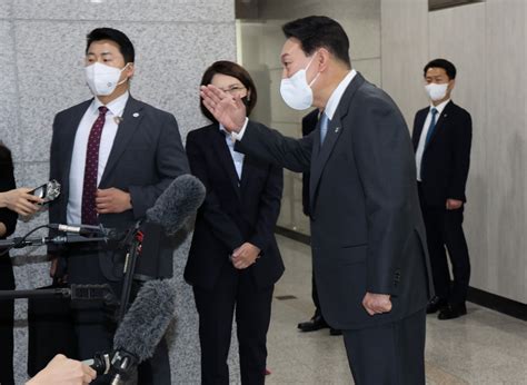 윤석열 대통령 박순애·김승희 비위 “의혹이 팩트인지 확인해야”