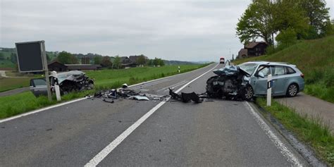 Ruswil LU Vier Erheblich Verletzte Nach Unfall Mit Frontalkollision