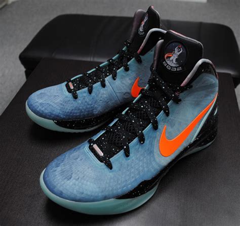 Nike Zoom Hyperdunk 2011 Supreme Blake Griffin Galaxy Pe Detailed