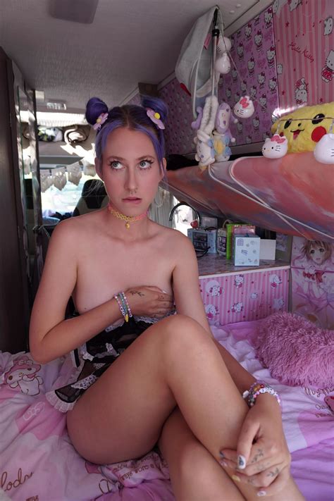 Say Hi If Youd Like To Cuddle Nerdy Girls F Nudes GWNerdy NUDE PICS ORG