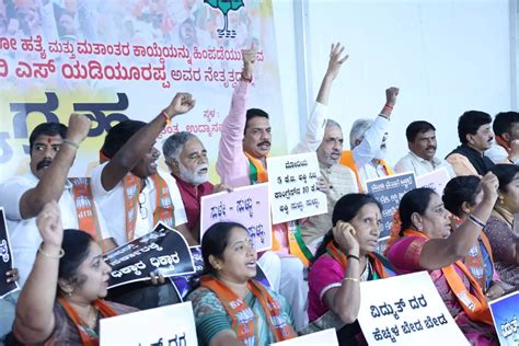 Bjp Stages Protests Outside Karnataka Assembly Over Failure Of Cong