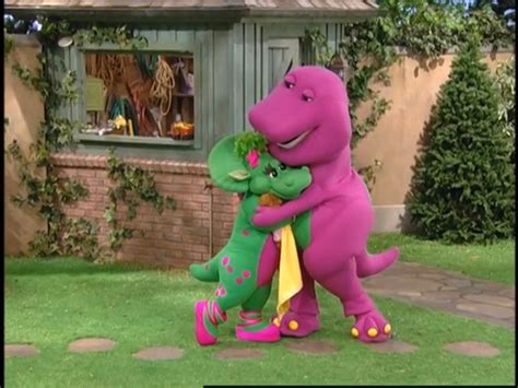 Barney Hugs Kids