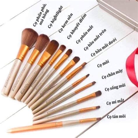 Bộ cọ Naked sản phẩm cọ trang điểm cá nhân giúp bạn hoàn thiện tất cả các bước từ cơ bản đến