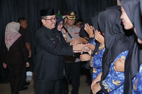 Bupati Imron Lantik Ribuan Pegawai Pppk Formasi Di Lingkungan