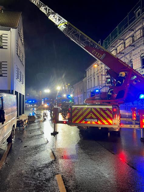 FW GE Wohnungsbrand in Gelsenkirchen Ückendorf fordert 6 Verletzte