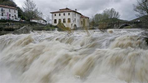 Un Fallecido Tras Ser Arrastrado Por El Agua En Las Inundaciones En