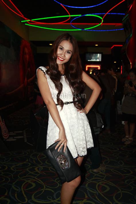 Angela Phương Trinh bị cạnh tranh độ hot