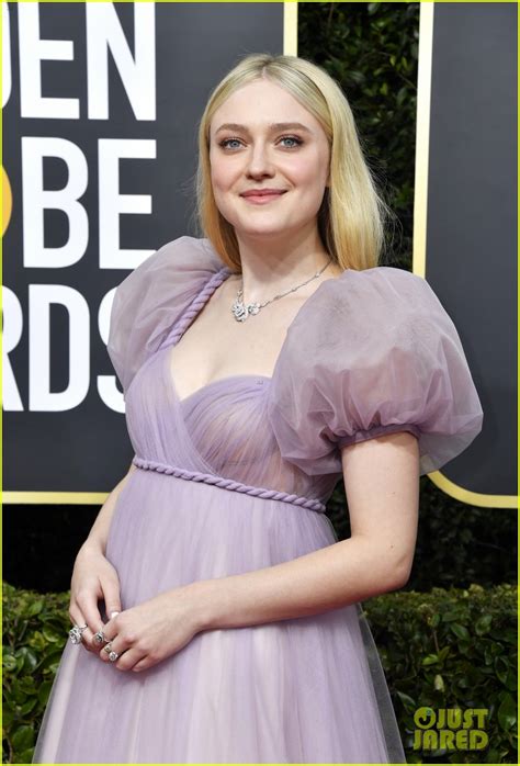 Dakota Fanning Looks So Glam In Her Lilac Gown For Golden Globes 2020