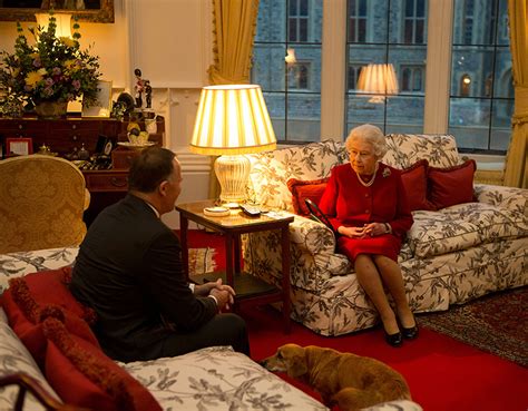 The Queen unveils entire living room at Windsor Castle – and it’s so ...