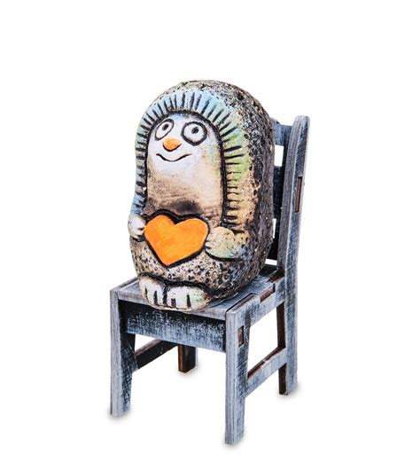 KK-692 Фигурка "Ежик с сердцем на стуле" шамот