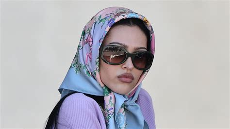 Amelia Gray Hamlin Flashes Her Toned Midriff In A Nude Skin Tight Crop Top As She Poses For