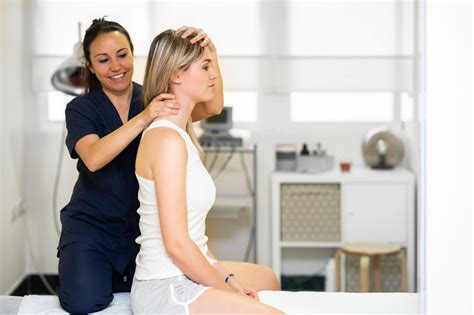 Osteopath In Ausbildung Beruf Und Gehalt Medi Karriere