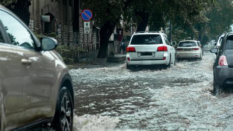 At Least One Dead In Lisbon Due To Heavy Rains And Floods Videos