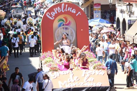 Galería del tradicional Desfile Hola Zacatlán Entretenimiento Guía