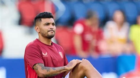 Tecatito Corona Es Convocado Ante El Villarreal Pero Lo Tiene