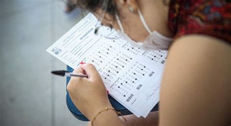 Alunos dos 1º e 2º anos do ensino médio já podem conferir suas notas no