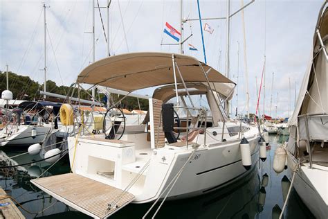 Segelyacht Dufour 360 GL Amaranta für yachtcharter in ACI Marina