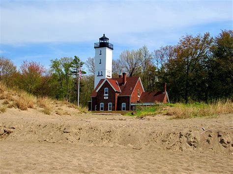 Premium Photo | Presque isle state park lighthouse