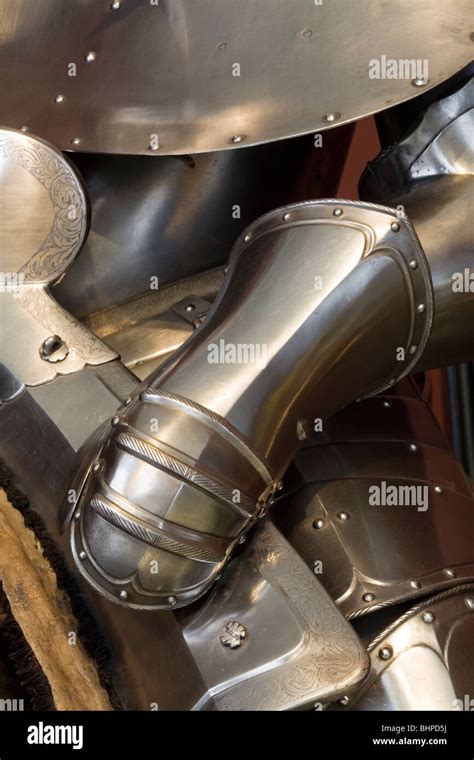 Gauntlet detail Classic Medieval Full Suit of Armor Stock Photo - Alamy